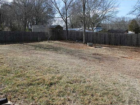 3rd image of 52 Chimney Springs Dr