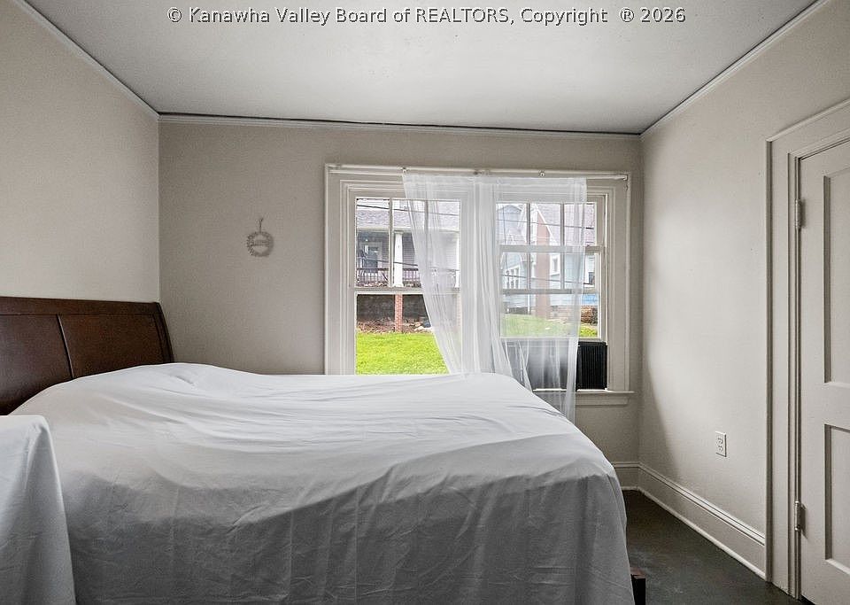 25th image of 359 Fairview Dr