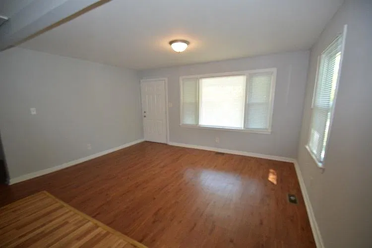 3 bed, 918 sqft, $1,450 — Photo 4