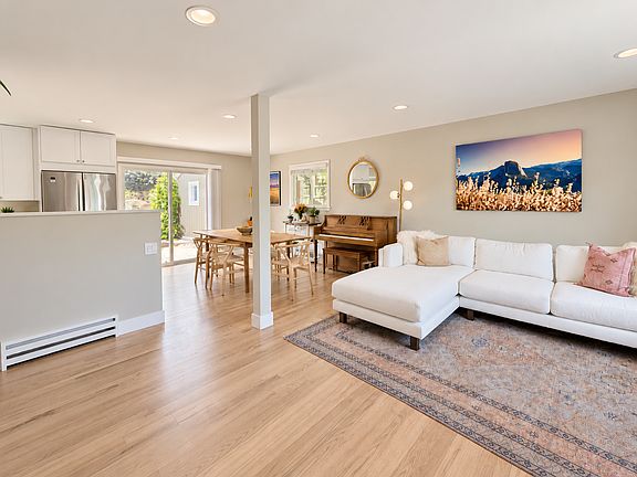 3rd image of 4480 Squires Cir