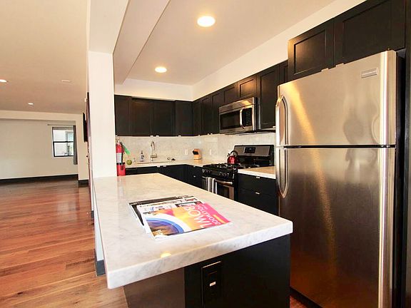 5th image of 202 Bicknell Ave APT 1