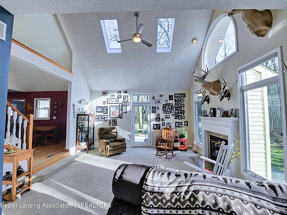 5th image of 6582 Crestline Dr