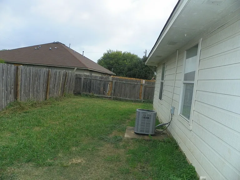 2221 Creekside Ln — Photo 19