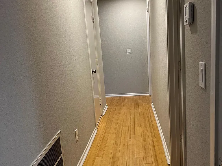 829 Ash Grove Ln — Photo 2