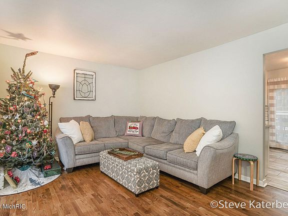 4th image of 2060 Cherry Run Ct NW