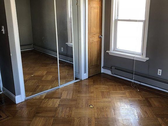 2nd image of 192 Bay 25th St #2