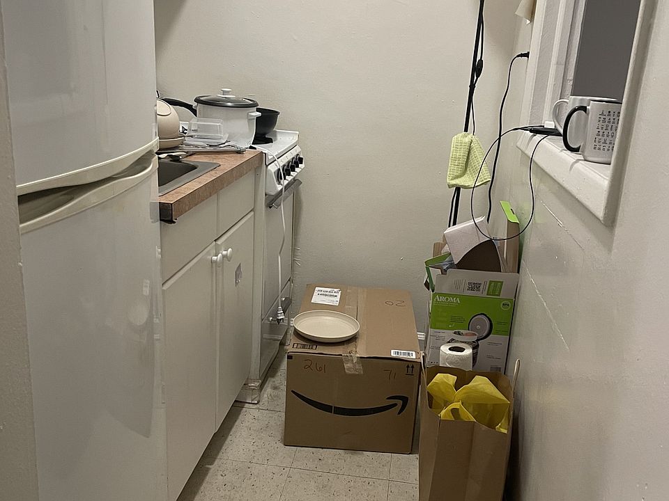 2nd image of 261 E 71st St APT 4D