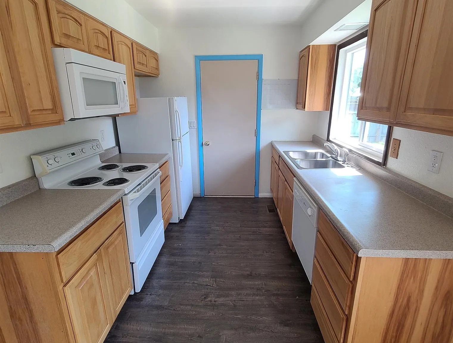 2806 Harmony — Photo 3