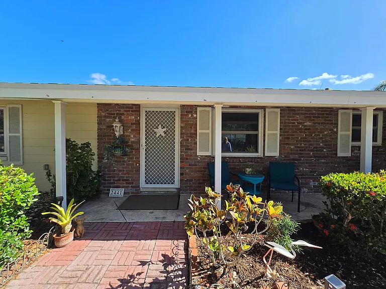 2441 Gulf Gate Dr — Photo 1