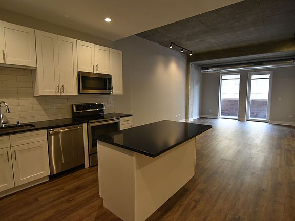 5th image of 3818 N Broadway St #207