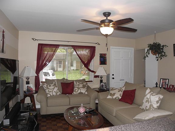 3rd image of 6849 Kenton Ave