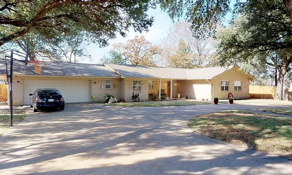 1st image of 1000 Bel Air Dr