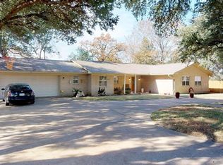 1000 Bel Air Dr, Athens, TX 75751