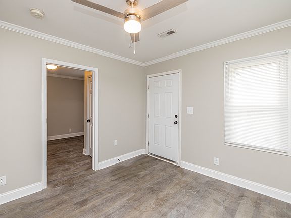 4th image of 627 Colston St #1