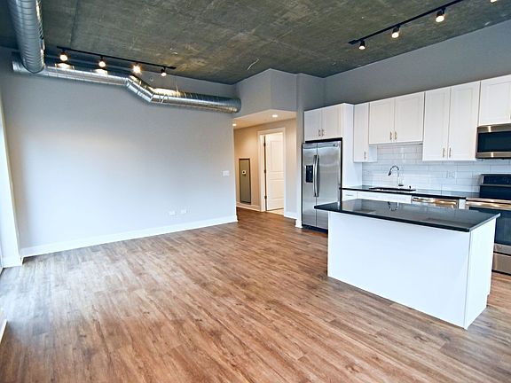 5th image of 3817-45 N Broadway St #3833-311