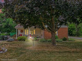 2340 Hessel Ave, Rochester Hills, MI 48307