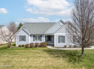 22 Gladstone Cir, Mechanicville, NY 12118