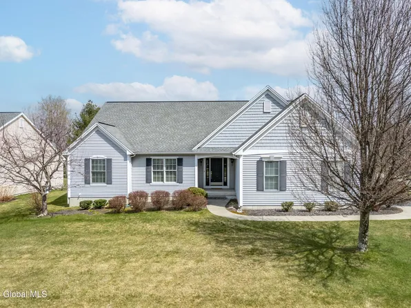 22 Gladstone Circle, Mechanicville, NY 12118