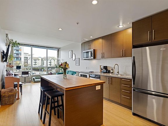 5th image of 391 Tyee Rd #405