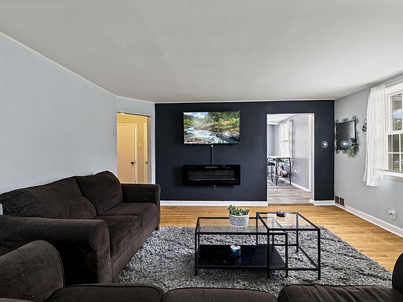 5th image of 1219 Essex Ave