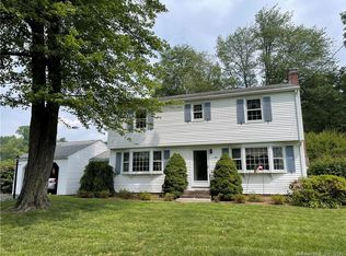 38 Fernwood Dr, Windsor Locks, CT 06096