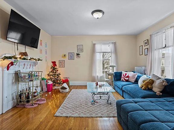 2nd image of 322 Pawtucket St #2