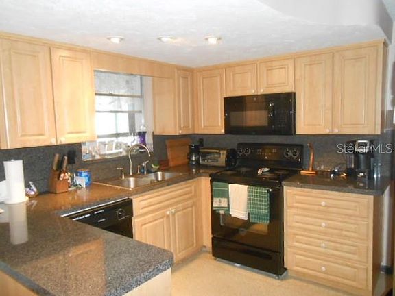 2nd image of 4311 Oakfield Ave