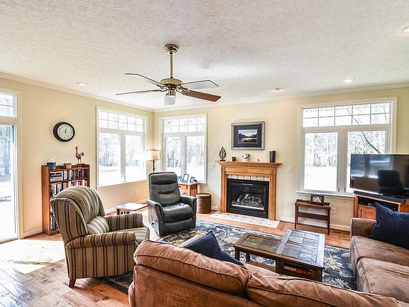 5th image of 394 Knoll Dr SW
