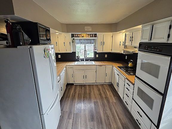 4th image of 636 S Adams St