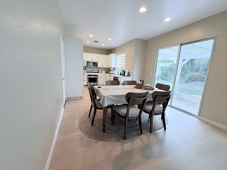 28048 Memory Ln — Photo 2