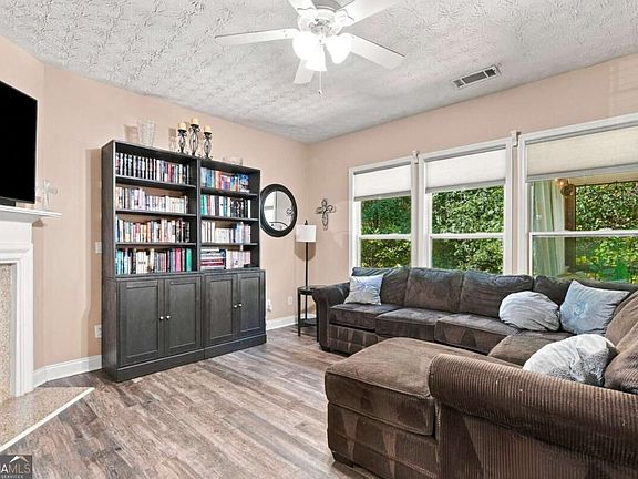 5th image of 236 Winterbury Dr