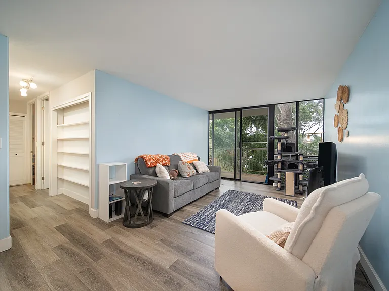 1600 Wilikina Dr #404 — Photo 2