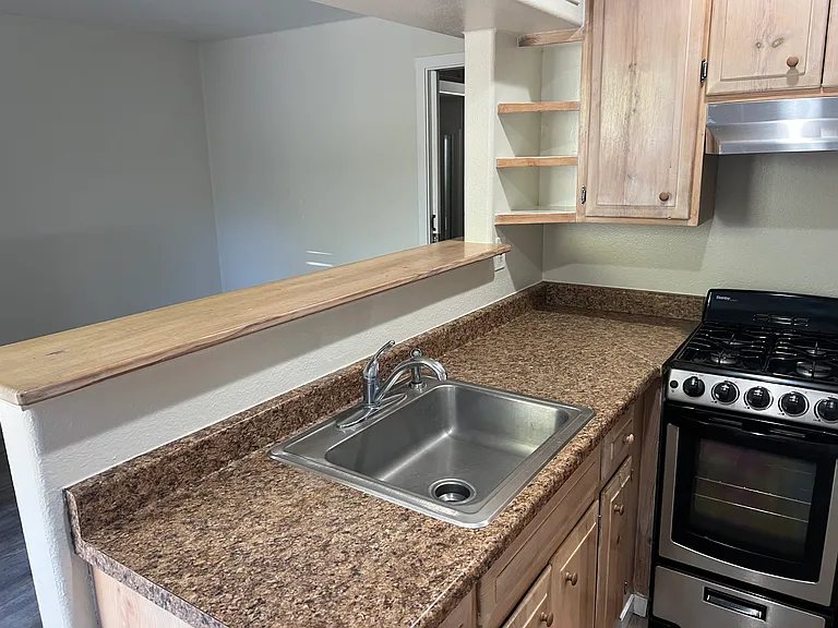 124 Hiawatha Ave #10 — Photo 2