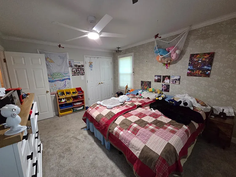 2nd spacious bedroom.