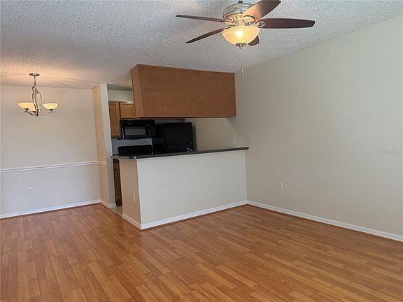 5th image of 220 LAKE PARSONS GREEN #205