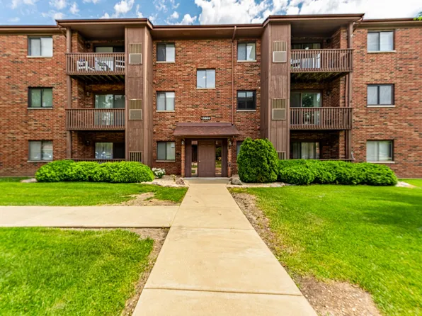 15805 Peggy Ln, Oak Forest, IL 60452