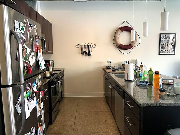 5th image of 2776 N Milwaukee Ave #401