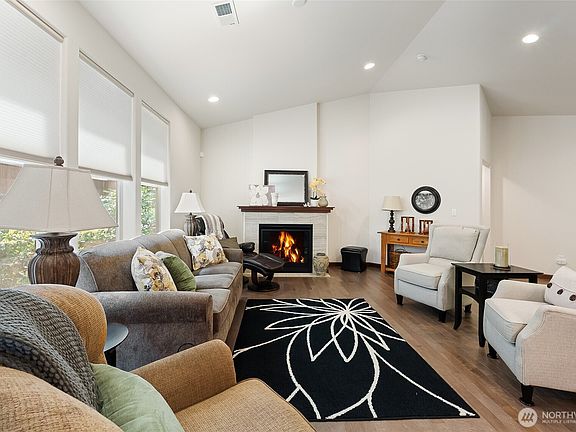 5th image of 726 Twin Brooks Drive