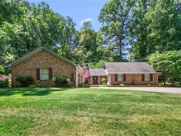 4130 Yadkinville Rd, Winston Salem, NC 27106