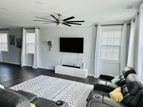 4th image of 1708 Jerningham Ln