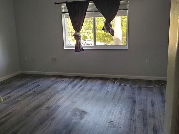 5th image of 2600 NE 135th St APT 2E
