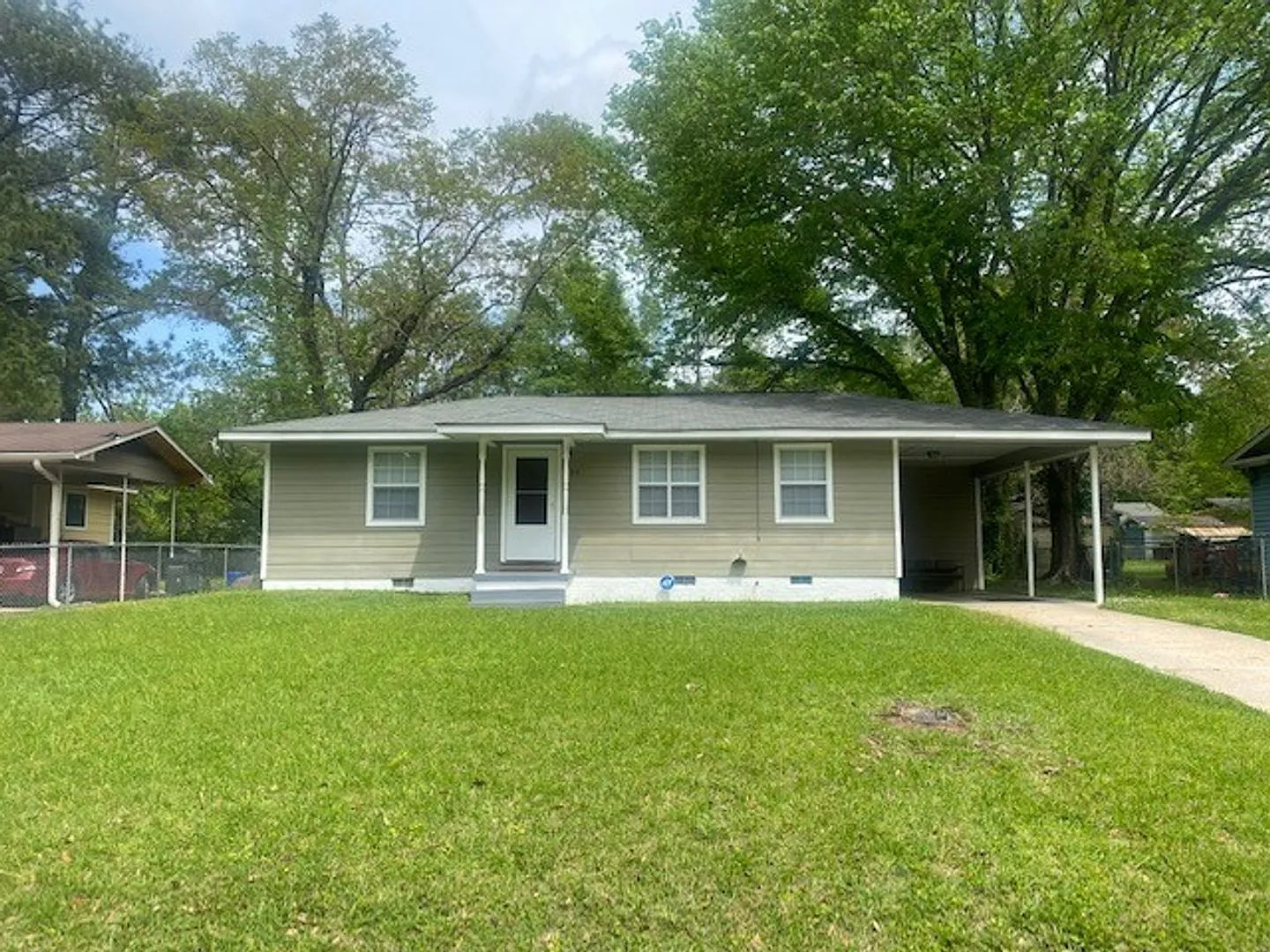 Cute 3 Bedroom Home In South Jackson — Photo 1