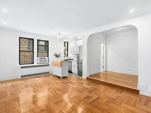 225 West 25th Street image 1 of 4