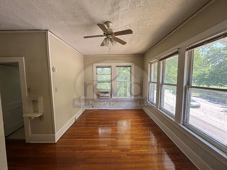 195 Hawthrone — Photo 19