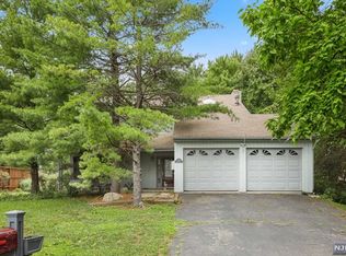 6 Yale Pl, Westwood, NJ 07675