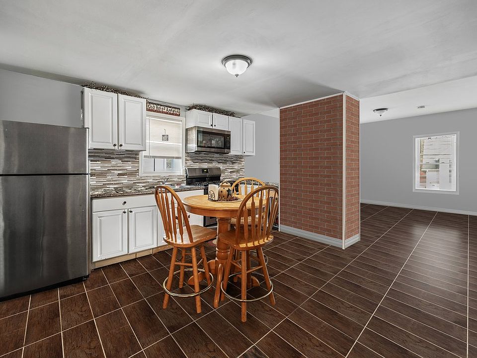 1st image of 470 W Britannia St APT 2