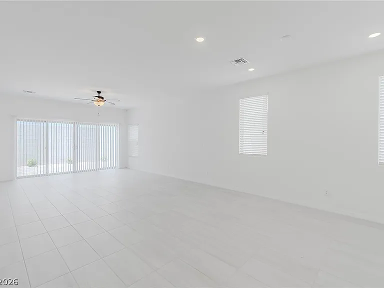 5749 Tioga Way — Photo 9