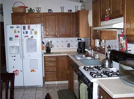 2nd image of 98 Roosevelt Ave