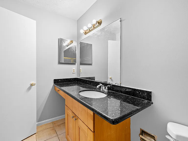 2956 N Dekalb Dr — Photo 7