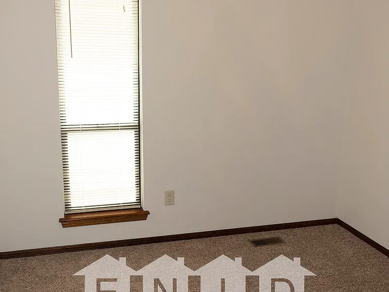 128 N Texoma Dr — Photo 8